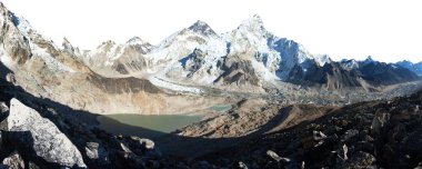 Kala Patthar 'dan Everest Dağı' na, Himalayalar 'ın panoramik manzarasına, Everest Dağı' na, Kala Patthar 'dan, Khumbu Vadisi' nden, Sagarmatha Ulusal Parkı 'ndan, Nepal' den izole edilmiş.