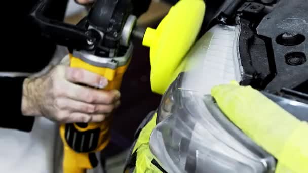 Caucasian Man Polishing Headlights Car Using Yellow Polisher Clean Plastic — Stockvideo