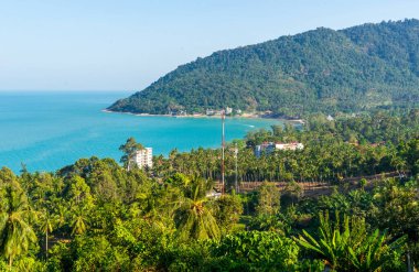 Dağ gözlem noktasından deniz manzarası