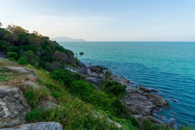 Dağ gözlem noktasından deniz manzarası