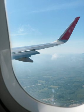 Uçak penceresinden hava görüntüsü