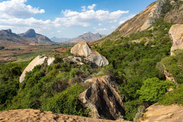 Impresionante Paisaje Montañoso Reserva Comunitaria Anja Madagascar Con Vibrante Flora — Foto de Stock