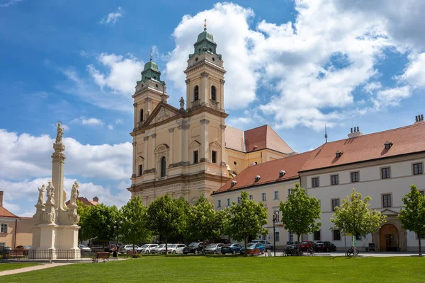 Valtice Τσεχικη Δημοκρατια Μαϊου 2023 Μπαρόκ Εκκλησία Της Κοιμήσεως Της — Φωτογραφία Αρχείου