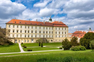 Chateau Valtice, Lednice-Valtice Kültürel Peyzaj, UNESCO 'nun Dünya Mirası Alanı. Valtice, Orta Avrupa 'nın en etkileyici barok konutlarından biridir..