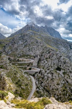 Mirador Coll de Reis, Nudo de Corbata, Serra de Tramuntana Dağı, Balear Adaları Mallorca İspanya. Seyahat acentası tatil kavramı.