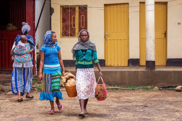Bahir Dar Ethiopian April 2019 에서의 생활의 가방을 활기찬 거리를 — 스톡 사진