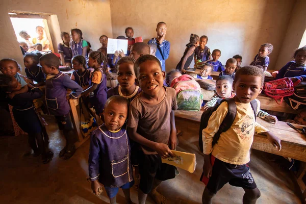 Vohitsaoka Ambalavao Madagaszkár November 2022 Boldog Malagaszi Iskolás Diákokat Osztályteremben Stock Fotó