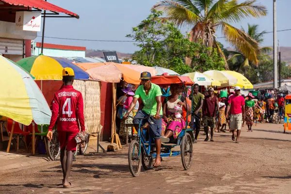 Миандривазо Мадагаскар Ноября 2022 Года Традиционный Рикша Улицах Города Выступающий Стоковое Изображение