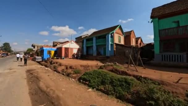 Белазао Мадагаскар Ноября 2022 Года Местные Жители Гуляют Занимаются Своей — стоковое видео