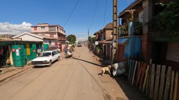 Betafo Madagaskar November 2022 Lokala Invånare Går Och Går Sina — Stockvideo