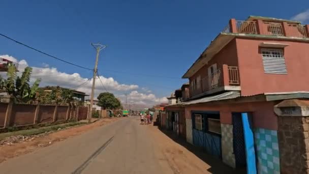 Betafo Madagaskar Listopada 2022 Miejscowi Mieszkańcy Spacerujący Poruszający Się Ulicy — Wideo stockowe