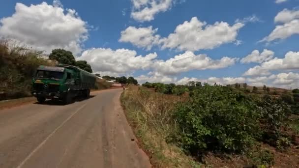 マダガスカル ベータフォ地区 2222年11月9日 マダガスカル中心部の森林破壊された風景で車を運転します 森林破壊された丘の悲しい景色 — ストック動画