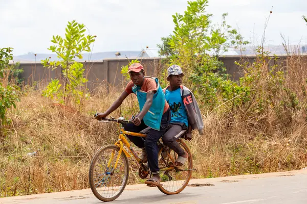 Mandoto Madagascar November 1St 2022 Two Malagasy Men Riding Bike — Stock Photo, Image
