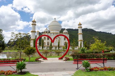 Taj Mahal 'in kopyası, Jaime Duque Park, Kolombiya' nın Bogota şehrinin Tocancipa belediyesinde aile odaklı eğlence parkı..
