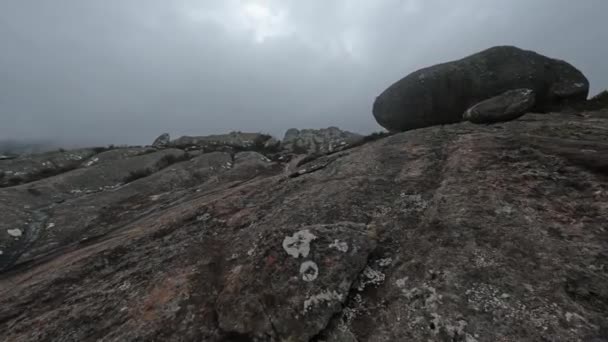 Національний Парк Андрінгітра Мадагаскар Гірський Ландшафт Стежка Спуску Вершини Прогулянка — стокове відео