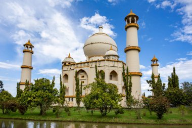 Taj Mahal 'in kopyası, Jaime Duque Park, Kolombiya' nın Bogota şehrinin Tocancipa belediyesinde aile odaklı eğlence parkı..