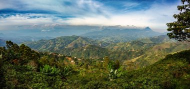 Santa Barbara, Antioquia Departmanı, Kolombiya 'nın vahşi doğası yakınlarındaki yuvarlanan tepeleri olan sakin bir kırsal bölge..