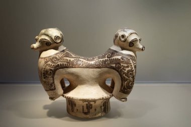 Kolombiya öncesi eserler. Müze del Oro 'da heykel. Güney Amerika yerlilerinin uygarlığından altın bir eser. Ünlü Altın Müzesi, Bogota, Kolombiya.