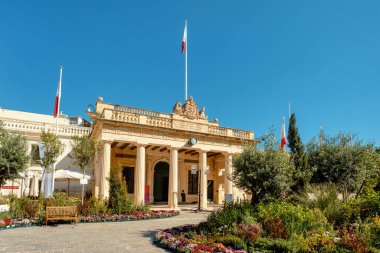 İtalyan Kültür Enstitüsü 'nün Valletta Malta' daki St. George Meydanı 'na bakan tarihi binası.