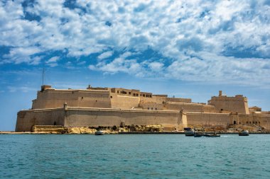 Fort St. Angelo, Malta 'nın dayanıklılığının sembolü görkemli taş duvarlar zengin tarihin sessiz tanığı. Birgu limanı. Malta