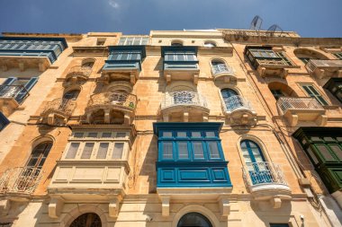 Malta 'nın başkenti Valletta' da geleneksel balkonu olan Malta evi. Malta 'nın Kültür Mirası