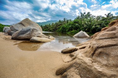 En güzel Karayip plajı, Playa Arenilla Tayrona Ulusal Parkı, Kolombiya vahşi doğa manzarası