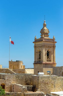 Victoria şehrinin üzerinde antik kale yükseliyor, panoramik manzaralı tarihi bir dönüm noktası. Adalılar için güç ve barınak sembolü. Gozo Adası Malta