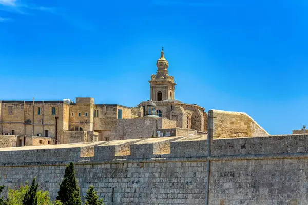 stock image The fortified medieval city Mdina, the Silent City with ancient walls and bastion defenses. Malta travel destination.