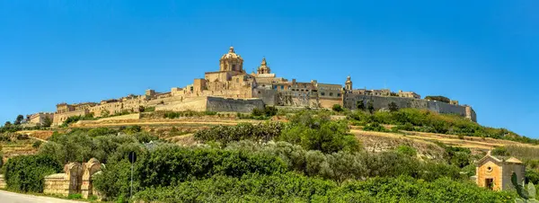 stock image The fortified medieval city Mdina, the Silent City with ancient walls and bastion defenses. Malta travel destination.