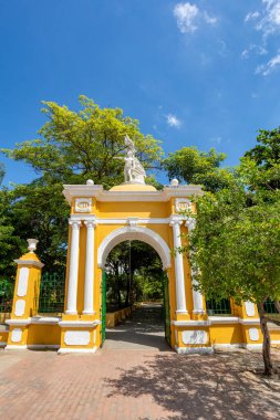 Centenario Park girişi, Cartagena de Indias, Kolombiya. Park, Kartagena 'nın 1811 yılındaki bağımsızlık ilanının 100. yıldönümünü anmaktadır..