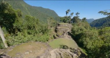 Tayrona medeniyetinin eski kalıntıları Ciudad Perdida Kolombiya 'nın kayıp şehri Teyuna' nın göbeğinde. Santa Marta, Sierra Nevada dağları, Kolombiya vahşi doğası