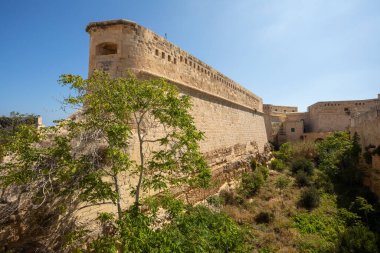 Fort Saint Elmo, Iconic 16. yüzyıl kalesi Valletta 'nın limanlarının girişini koruyor. Malta' nın tarihteki işgalcilere karşı direncini simgeliyor. Valletta Malta