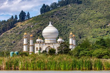 Taj Mahal 'in kopyası, Jaime Duque Park, Kolombiya' nın Bogota şehrinin Tocancipa belediyesinde aile odaklı eğlence parkı..