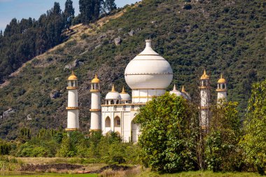 Taj Mahal 'in kopyası, Jaime Duque Park, Kolombiya' nın Bogota şehrinin Tocancipa belediyesinde aile odaklı eğlence parkı..