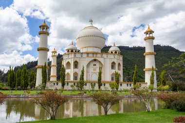Taj Mahal 'in kopyası, Jaime Duque Park, Kolombiya' nın Bogota şehrinin Tocancipa belediyesinde aile odaklı eğlence parkı..