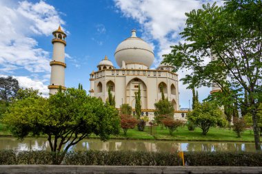 Taj Mahal 'in kopyası, Jaime Duque Park, Kolombiya' nın Bogota şehrinin Tocancipa belediyesinde aile odaklı eğlence parkı..