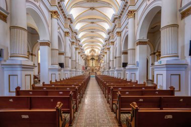 Guasca, Kolombiya - 17 Kasım 2023: Guasca şehrindeki güzel Iglesia de guascas Kilisesi, Kolombiya Bölümü, Kolombiya.