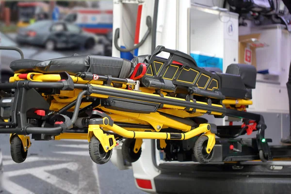 Trafik Kazasında Ilk Yardım Sedyesi Ambulans — Stok fotoğraf