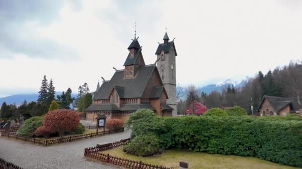 Polonya Karpacz 2024 Vang Tapınağı Çam Kütüklerinden Inşa Edilmiş Eski — Stok video