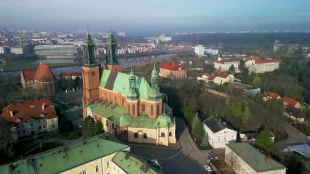 Luftaufnahme Von Ostrow Tumski Und Der Kathedrale Der Apostel Petrus — Stockvideo
