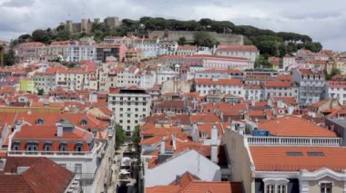 Lizbon şehir merkezinin panoramik manzarası, Portekiz 'in tarihi Alfama bölgesi