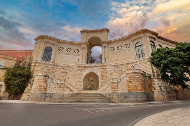 Saint Remy 'nin ünlü anıtı Cagliari' nin kalesi, sokaktan manzara, Sardunya, İtal