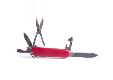 Bıçak ve makas ile çok amaçlı hayatta kalma bıçağı diğer aletler arasında