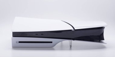 Puerto Real, İspanya - 07 Şubat 2025: PlayStation 5, Sony tarafından başlatılan en son ve en büyük video oyun konsolu