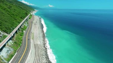 Taitung, Tayvan 'daki South Link Otoyolu' nun havadan görüntüsü..