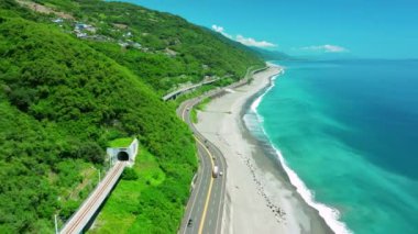 Taitung, Tayvan 'daki South Link Otoyolu' nun havadan görüntüsü..