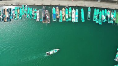 Kaohsiung, Tayvan 'daki balıkçı teknelerinin hava görüntüsü..