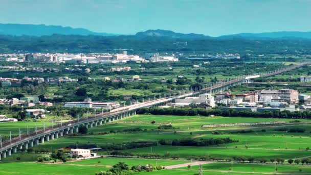 Luchtfoto Van Een Trein Spoorweg Hogesnelheidstrein Taiwan — Stockvideo
