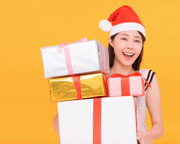 크리스마스를 축하하는 상자를 행복하게 아름다운 — 스톡 사진