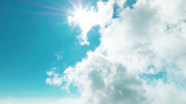 Widok Powietrza Błękitne Niebo Chmurami Słońcem Świecącychzachmurzenie Niebo Światło Słoneczne — Wideo stockowe